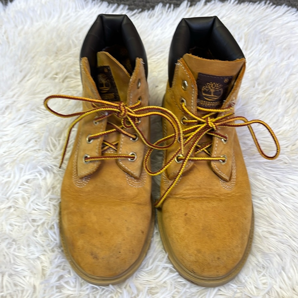 Timberland boots tan nubuck leather size 2.5 youth